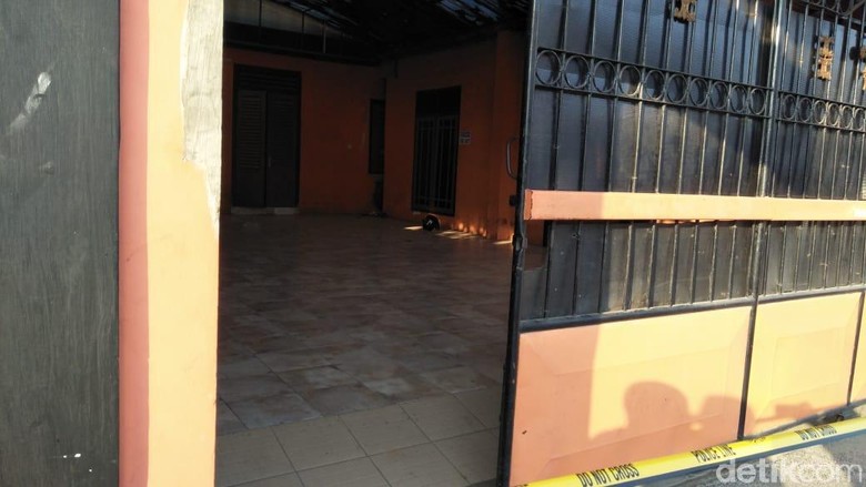 Benda Mirip Bom Tergeletak di Rumah Kontraktor Blitar Benda Mirip Bom Tergeletak di Rumah Kontraktor Blitar