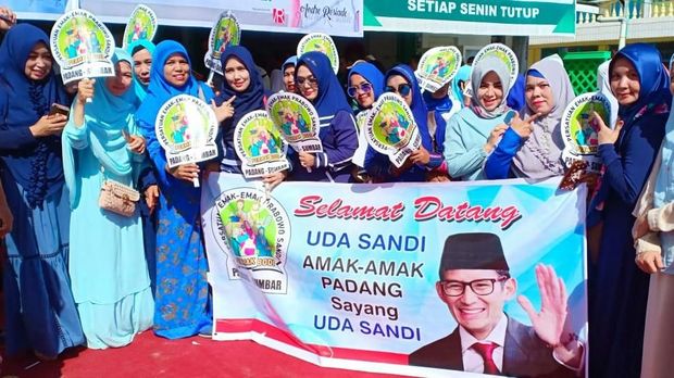 Kampanye di Padang, Sandiaga Uno Ajak Amak-amak Goyang Dua Jari
