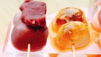 Teksturnya kenyal, dessert ‘homemade dango rice balls on skewers’ berbahan dasar ubi jalar dan gula merah. Berbentuk bola-bola dan ditusuk seperti sate. Dikenal sebagai mochi tradisional Jepang. Foto: Istimewa