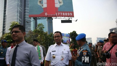 Bersama Wakil Ketua KPK, Anies Segel Reklame di Rasuna Said