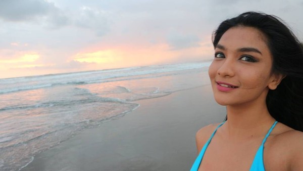 Dilihat dari laman Instagramnya, Siva juga gemar liburan ke pantai lho. Ini ekspresi bahagianya saat di Bali (sivaapriliareal/Instagram) Dilihat dari laman Instagramnya, Siva juga gemar liburan ke pantai lho. Ini ekspresi bahagianya saat di Bali (sivaapriliareal/Instagram)