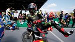 Aksi Lucu Rider MotoGP Ngebut Naik Motor Mini