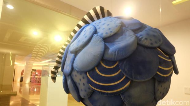 Menikmati Sajian Karya Seni dan Desain di Tengah Hotel 