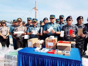 Dor!Dor!Dor! TNI AL Bekuk Penyelundup 20 Ribu Hp dari Singapura