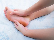 Kaki Sering Kesemutan dan Mati Rasa di Usia Muda, Apakah Berbahaya Dok?