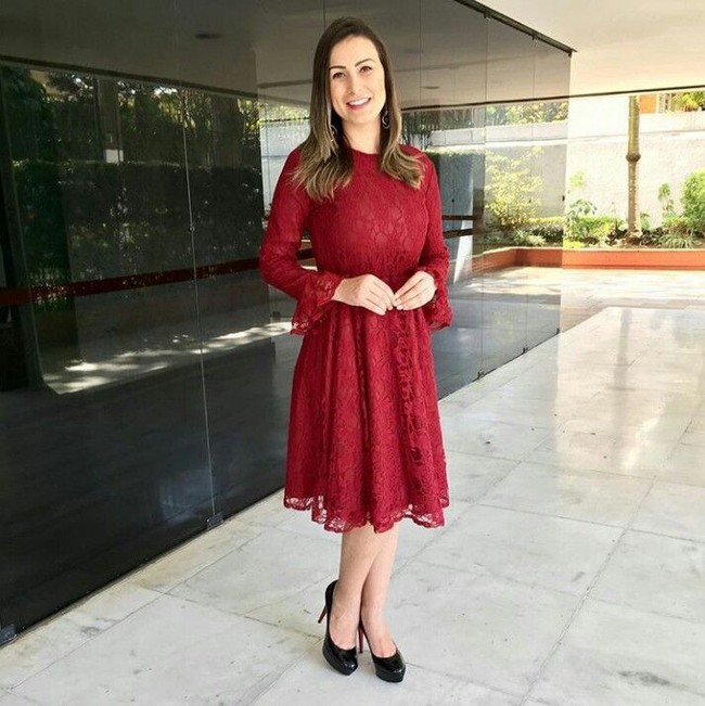 Dari pekerjaannya itu Andress dibayar 7 ribu poundsterling atau sekitar Rp 130 juta. Mengejutkannya, bayaran tersebut adalah penghasilan per-jamnya. Foto: Dok. Instagram Andressa Urach