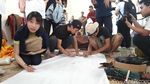 Foto: Mahasiswa Asing Membatik di Madura, Bagaimana Hasilnya?