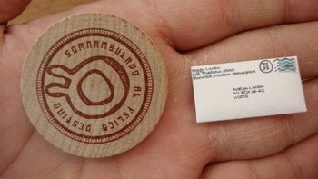 Di San Francisco terdapat kantor pos paling kecil di dunia, bahkan surat-surat dan amplop yang akan dikirim akan diubah menjadi berukuran super mini. (Foto: list25)