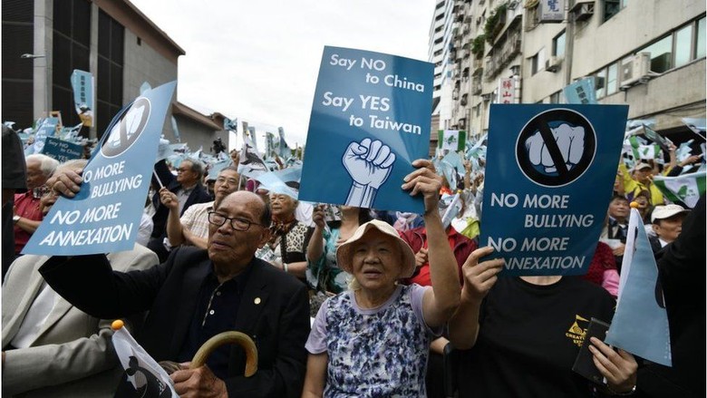 Ribuan Orang Berunjuk Rasa Desak Taiwan Merdeka dari China Ribuan Orang Berunjuk Rasa Desak Taiwan Merdeka dari China