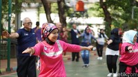 Tingkatkan awareness masyarakat terhadap penyakit tulang osteoporosis, Kemenkes mengadakan senam ringan menyenangkan di RPTRA Borobudur, Jakarta Pusat. (Foto: Annissa WD/detikHealth)