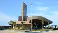 Perombakan PLBN Aruk dikerjakan selama setahun. Seluruh area membentang di atas lahan seluas 9,1 hektar dan luas bangunan utama mencapai 4.118 meter persegi dengan total biaya konstruksi yang digelontorkan pemerintah sebesar Rp 131,13 miliar. Pool/PUPR/File.