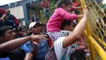 Ratusan Imigran Honduras Terobos Perbatasan Meksiko