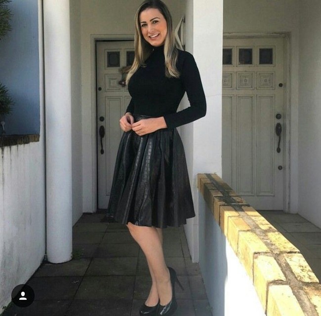 Andressa mengungkapkan bahwa ia memiliki hubungan spesial dengan Ronaldo saat sang pesepakbola masih pacaran dengan model Irina Shayk.  Foto: Dok. Instagram Andressa Urach