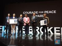 Ciptakan Perdamaian, Pemimpin 2 Korea Dapat Penghargaan