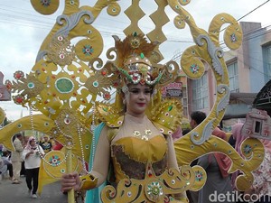 Menilik Keindahan Kain Khas Gorontalo di Festival Karawo