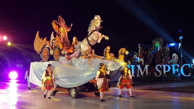 Foto: Jatim Specta Night Carnival (Hilda Meilisa Rinanda/detikTravel) Foto: Jatim Specta Night Carnival (Hilda Meilisa Rinanda/detikTravel)