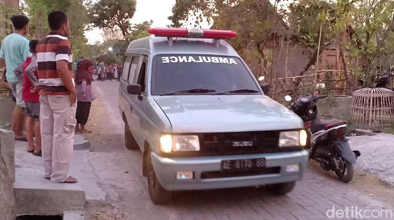 Tiba di Rumah Duka, Jenazah Rini Puspitawati Dimakamkan Tiba di Rumah Duka, Jenazah Rini Puspitawati Dimakamkan