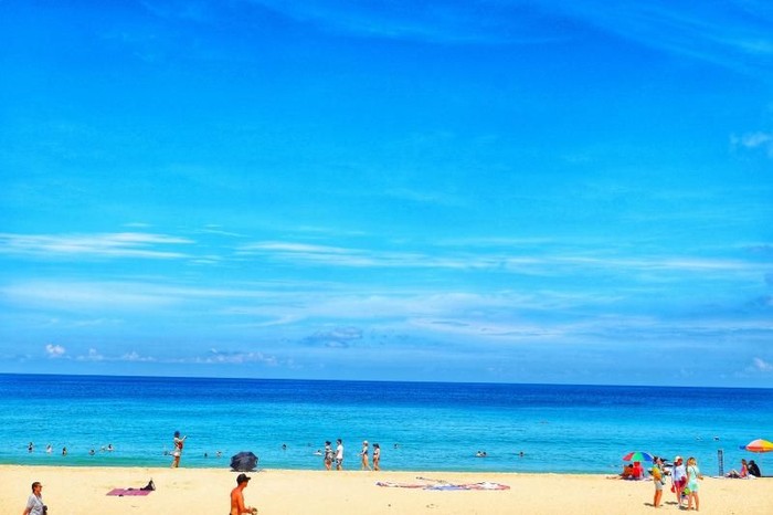 Pantai Karon di Phuket, Thailand