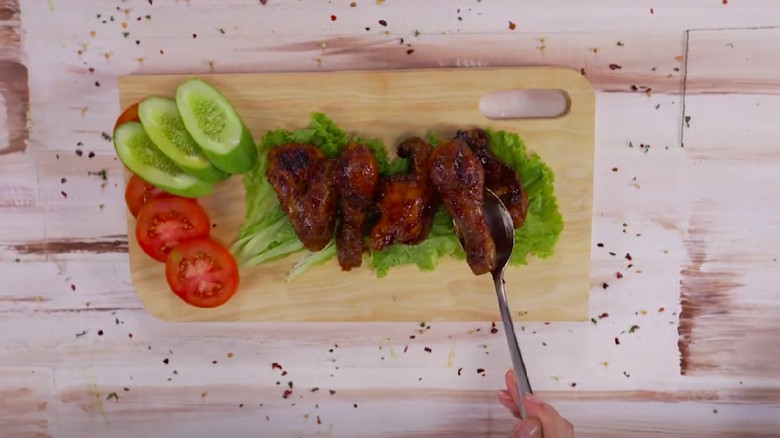 Resep Ayam Bakar Bumbu Belacan/Foto: Semua Bisa Masak TransTV Resep Ayam Bakar Bumbu Belacan/Foto: Semua Bisa Masak TransTV