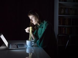 4 Rekomendasi Menu Praktis Pengganjal Perut Saat Telat Bangun Sahur