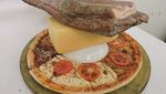 Dari Satu Tandan Pisang hingga Laptop, Ini 12 Topping Pizza Ajaib