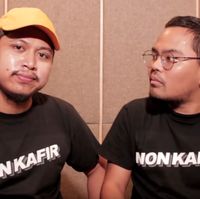 Menyimak Video Lengkap Tretan Muslim-Coki Pardede Masak Babi Campur Kurma