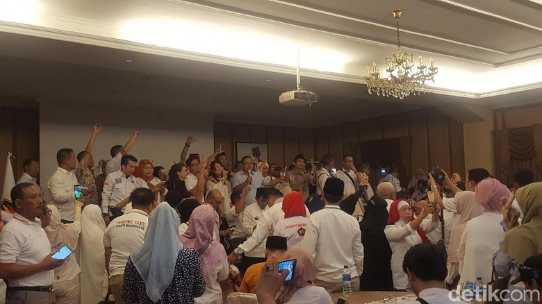 Relawan Pena45 Deklarasi Dukungan untuk Prabowo-Sandiaga Relawan Pena45 Deklarasi Dukungan untuk Prabowo-Sandiaga
