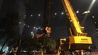 Sebelumnya, Kasatpol PP Yani Wahyu menjelaskan ada 16 reklame di Jl Rasuna Said, Jaksel yang akan ditertibkan.