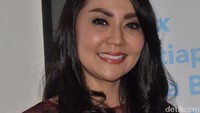 Tessa Kaunang mengungkapkan laser miss V dapat meremajakan area sensitifnya. Saya antusias bisa meremajakan vagina dengan laser v. Karena penting banget supaya tahu kondisinya, tuturnya. Foto: (ismail/detikhot)
