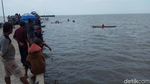 Foto: Seru! Balapan Perahu Nelayan Tradisional Maros
