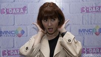 Mantan co-host Hitam Putih ini agaknya anti jaim alias ajaga image. Foto: (Palevi/detikhot)