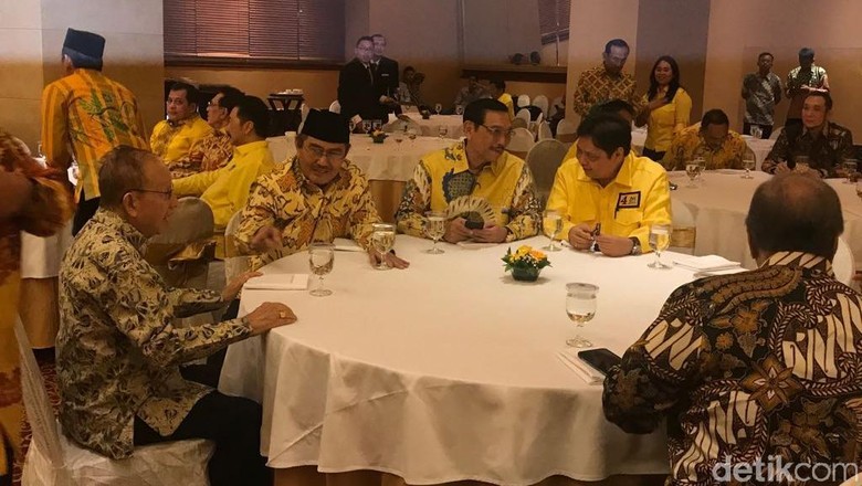 Golkar Gelar Silaturahmi dengan Senior, Luhut hingga Harmoko Hadir Golkar Gelar Silaturahmi dengan Senior, Luhut hingga Harmoko Hadir