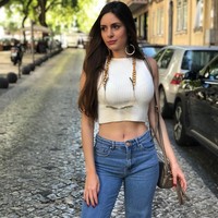 Camila Karam kembali disorot dan disebut jadi selingkuhan Neymar setelah bintang sepakbola Brazil itu mengakhiri hubungan cintanya dengan sang kekasih Bruna Marquezine. Selama menjalin asmara yang sudah berjalan enam tahun, Neymar dan Bruna memang kerap putus sambung. Foto: Dok. Instagram @camilakaram