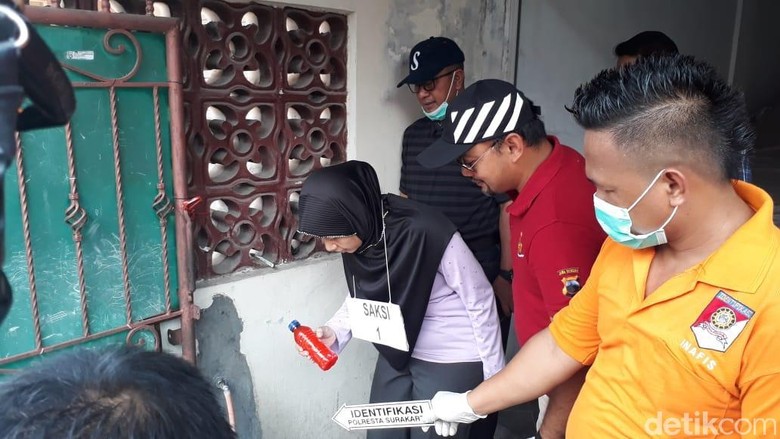 Polisi Gelar Rekonstruksi Kasus Pencemaran Air PDAM Solo Polisi Gelar Rekonstruksi Kasus Pencemaran Air PDAM Solo