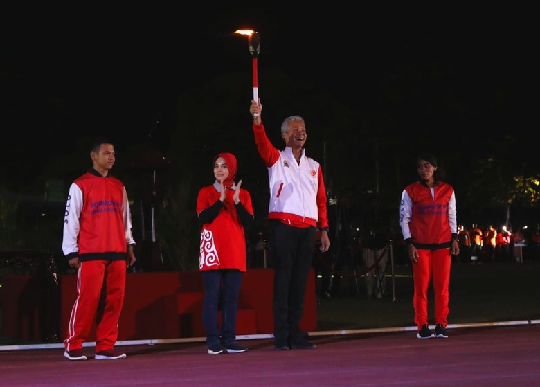 Ganjar Ajak Kepala Daerah Contoh Jokowi dalam Menghargai Atlet Ganjar Ajak Kepala Daerah Contoh Jokowi dalam Menghargai Atlet