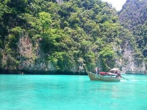 Bahkan Tsunami Tak Bikin Phuket Sesepi Ini