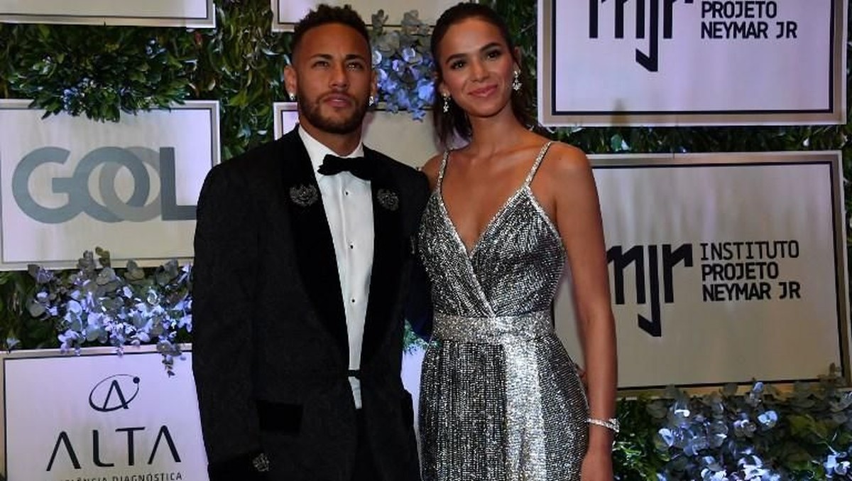 Neymar dan mantan kekasihnya, Bruna Marquezine. (Foto: NELSON ALMEIDA / AFP)