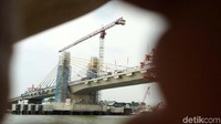 Jembatan ini terus dikebut pengerjaannya sehingga sebelum diresmikan sudah dapat dipakai secara fungsional.