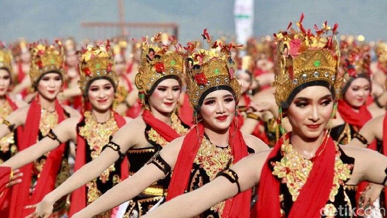 Foto: Tari Gandrung Sewu (Ardian Fanani/detikTravel) Foto: Tari Gandrung Sewu (Ardian Fanani/detikTravel)