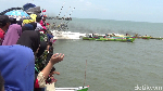 Foto: Seru! Balapan Perahu Nelayan Tradisional Maros