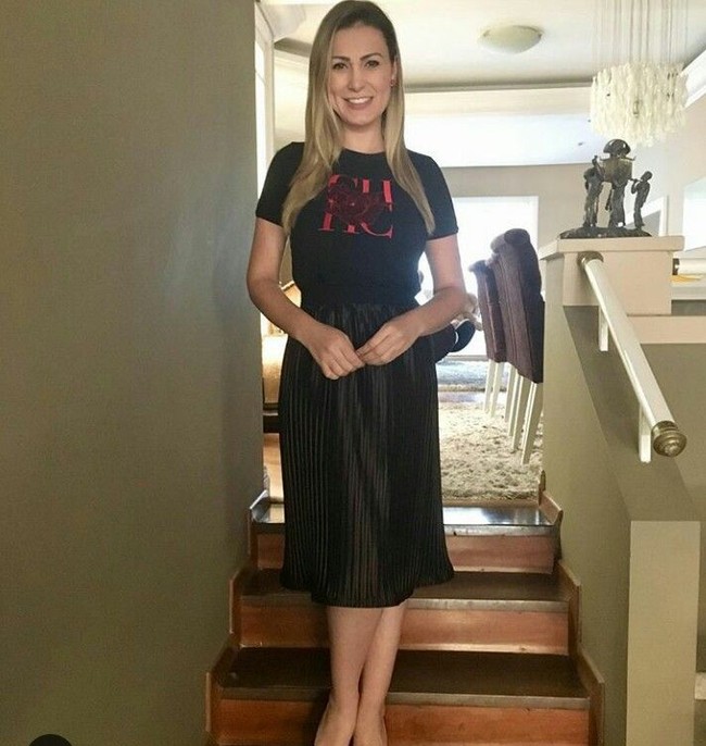 Hal tersebut sempat membuat Andressa kritis. Ia bahkan mengalami mati suri. Untungnya nyawa wanita 31 tahun itu bisa diselamatkan lewat penanganan profesional. Foto: Dok. Instagram Andressa Urach