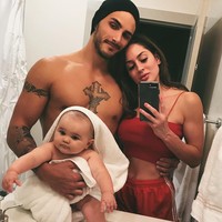 Hope Howard melahirkan anak pertamanya dari sang suami Cody Hook pada Januari 2018. Setelah melahirkan, Hope tetap melanjutkan rutinitasnya berolahraga. Sehingga tidak mengherankan jika dia cepat langsing pasca melahirkan. Foto: Dok. Instagram Hope Howard
