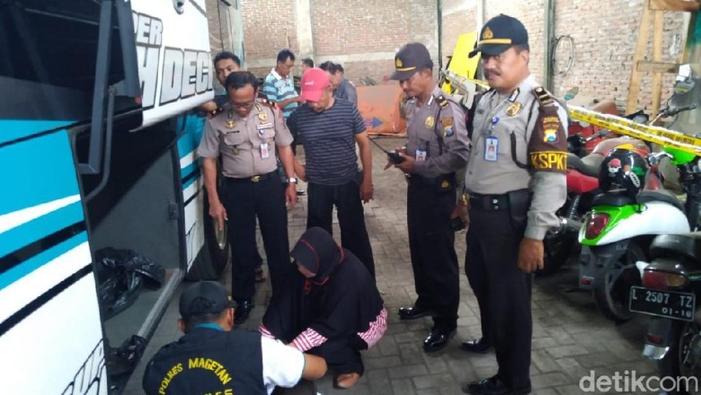 Mayat Bayi Berlumpur Ditemukan di Dalam Bagasi Bus Di Magetan Mayat Bayi Berlumpur Ditemukan di Dalam Bagasi Bus Di Magetan