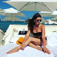 Dan seperti inilah gaya hidup mewah wanita yang pernah berpose untuk kalender bergengsi dari brand Pirelli itu.  Foto: dok. Instagram