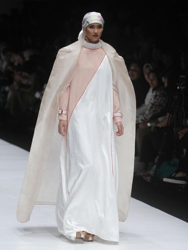 Jelajah 6 Kota di Dunia Lewat Koleksi Dian Pelangi Hingga Ria Miranda