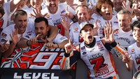Marquez kini sudah mengoleksi tujuh titel juara dunia di ajang balap motor, yaitu 2010 (kelas 125cc), 2012 (Moto2), dan 2013, 2014 serta 2016-2018 (MotoGP). Reuters/Toru Hanai.