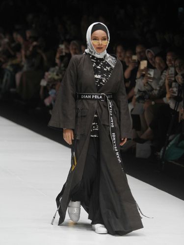 Jelajah 6 Kota di Dunia Lewat Koleksi Dian Pelangi Hingga Ria Miranda