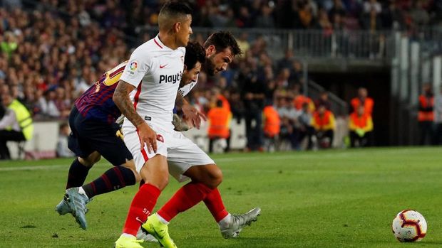 Lionel Messi menjadi sasaran permainan kasar pemain lawan.