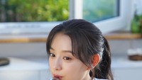 Akting dari aktris cantik yang lahir pada 19 Oktober 1992 ini sudah tak diragukan lagi. Karirnya dimulai saat dirinya menjadi model sebuah iklan tv di tahun 2008. Foto: Twitter kim ji won hq