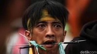 Para tatung mengikuti kirab budaya dan ruwat bumi.